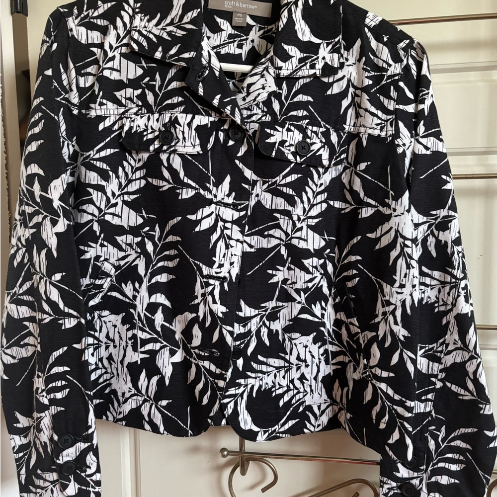 Croft & Barrow Black and White Boxy Crop Button Down Shirt